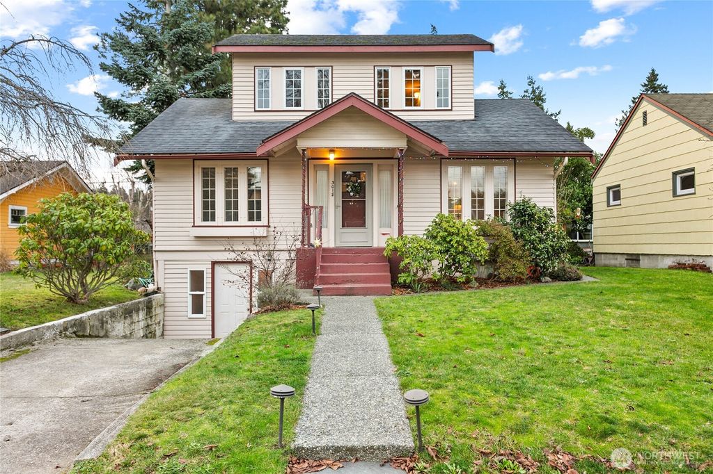 Photo of 3018 Elm Street, Bellingham, WA 98225 (MLS # 2461396)