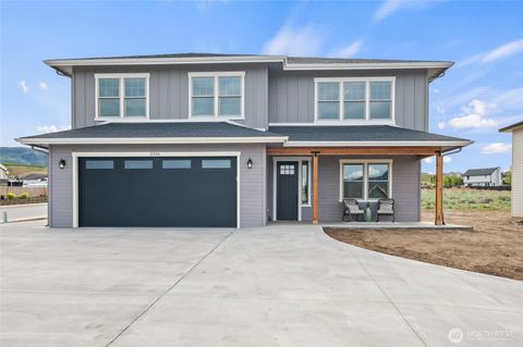 Photo of 2516 Plateau Drive, East Wenatchee, WA 98802 (MLS # 2497292)