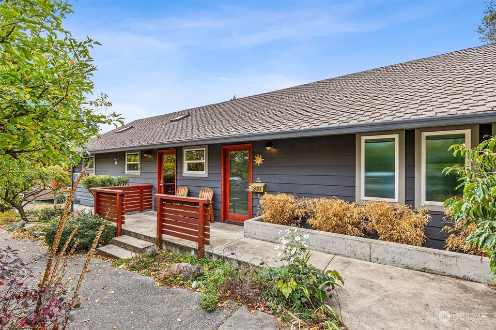 Photo of 200 NW Bowdoin Place, Seattle, WA 98107 (MLS # 2269338)