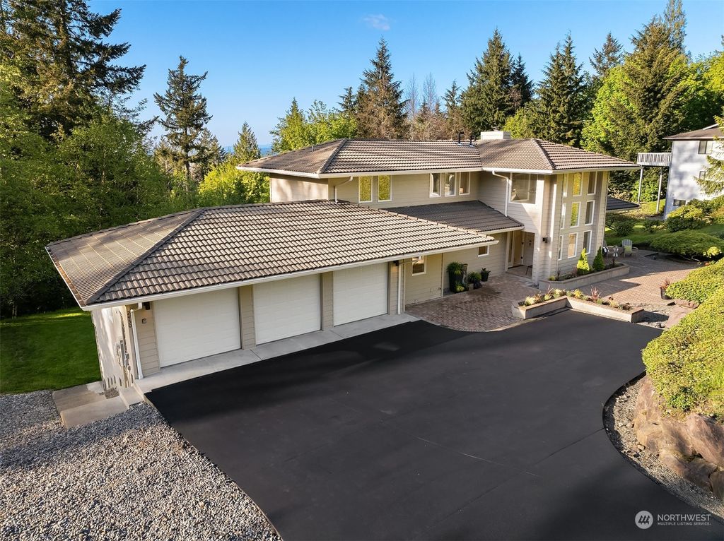 Photo of 2430 Squak Mountain Loop SW, Issaquah, WA 98027 (MLS # 2233500)