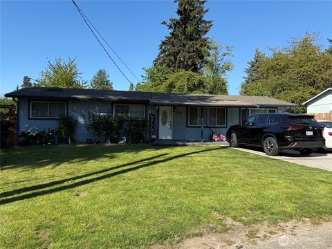 Photo of 2412 SW 331st Street, Federal Way, WA 98023 (MLS # 2518198)