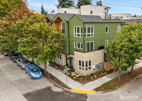 Photo of 805 NE 71st Street, Seattle, WA 98115 (MLS # 2583189)