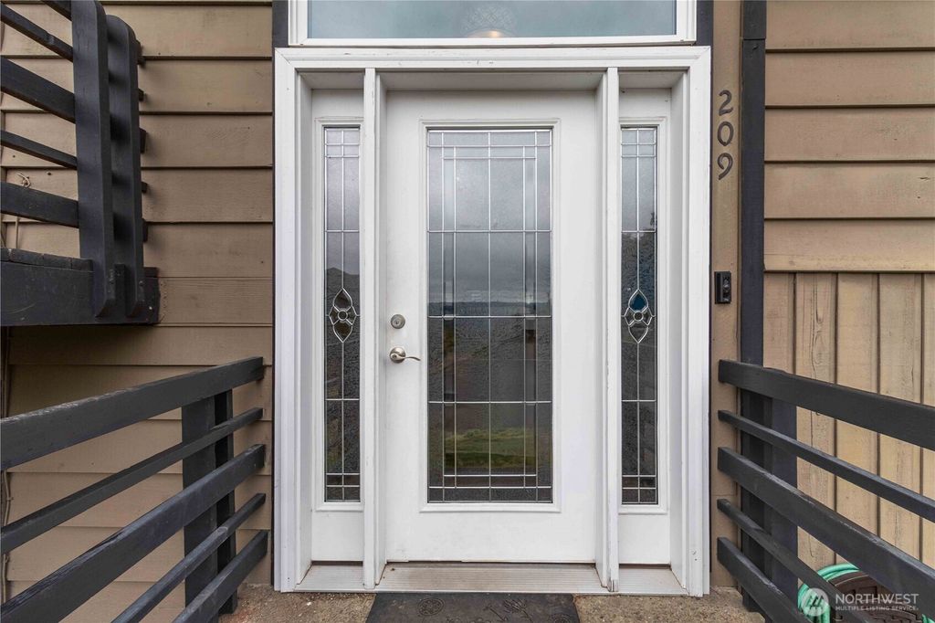 Photo of 209 Curtis Drive, Longview, WA 98632 (MLS # 2529324)