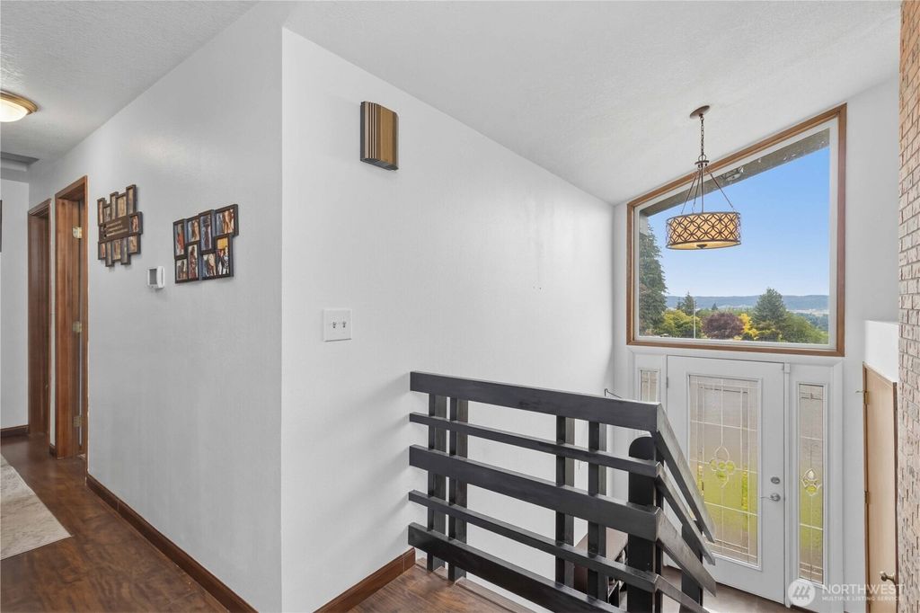 Photo of 209 Curtis Drive, Longview, WA 98632 (MLS # 2529324)