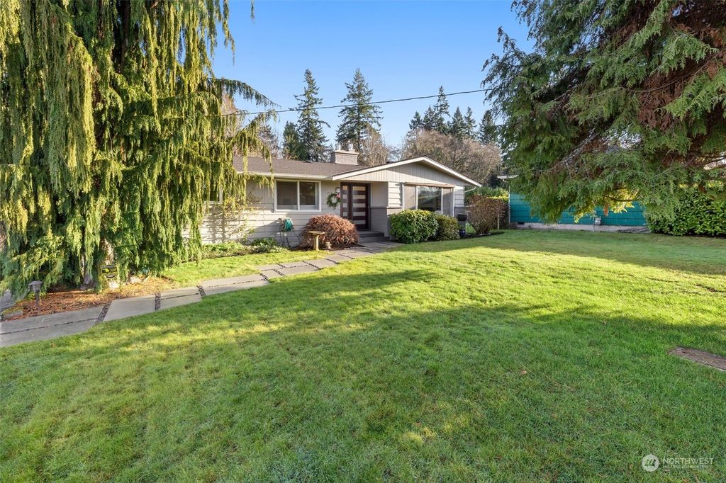 Photo of 713 Crown Drive, Everett, WA 98203 (MLS # 2188597)