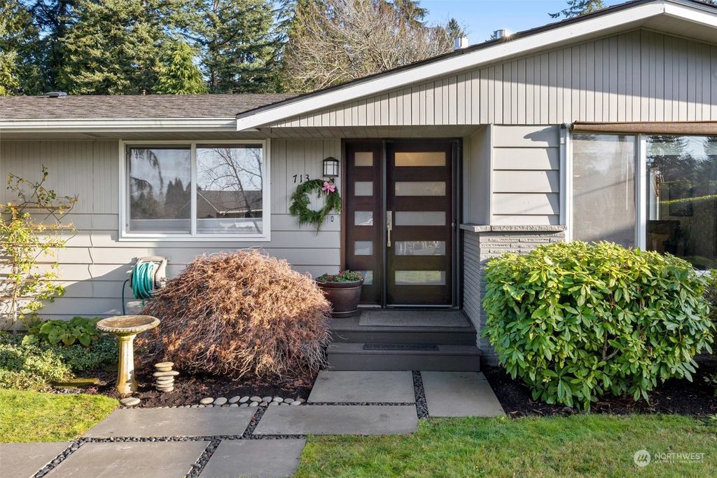 Photo of 713 Crown Drive, Everett, WA 98203 (MLS # 2188597)