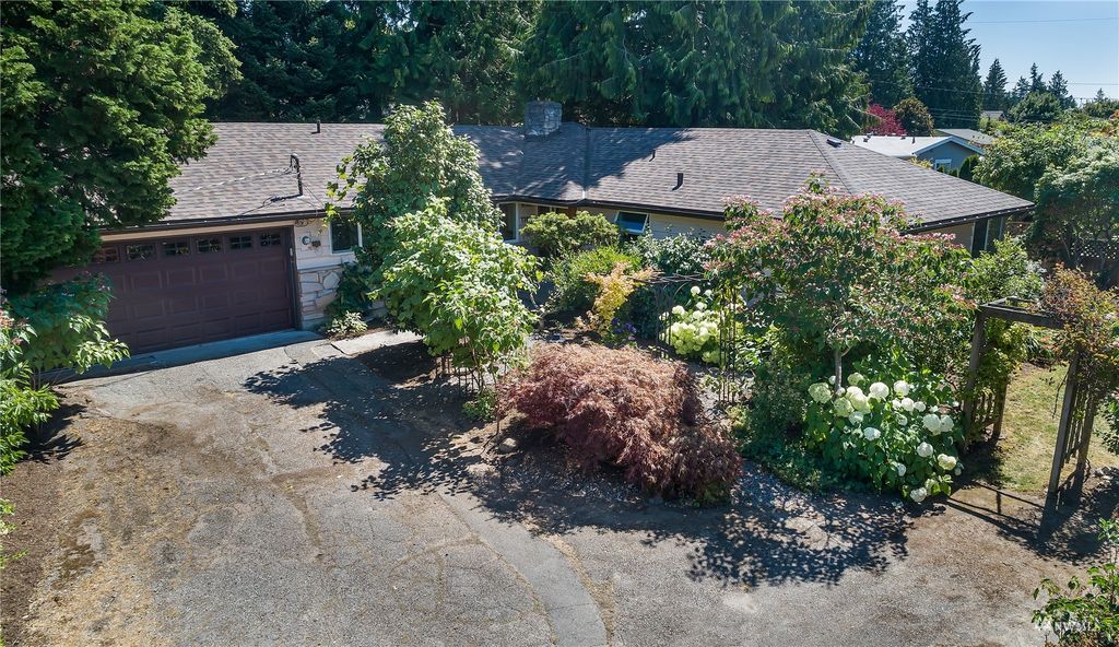 Photo of 17824 1st Avenue NW, Shoreline, WA 98177 (MLS # 1980610)