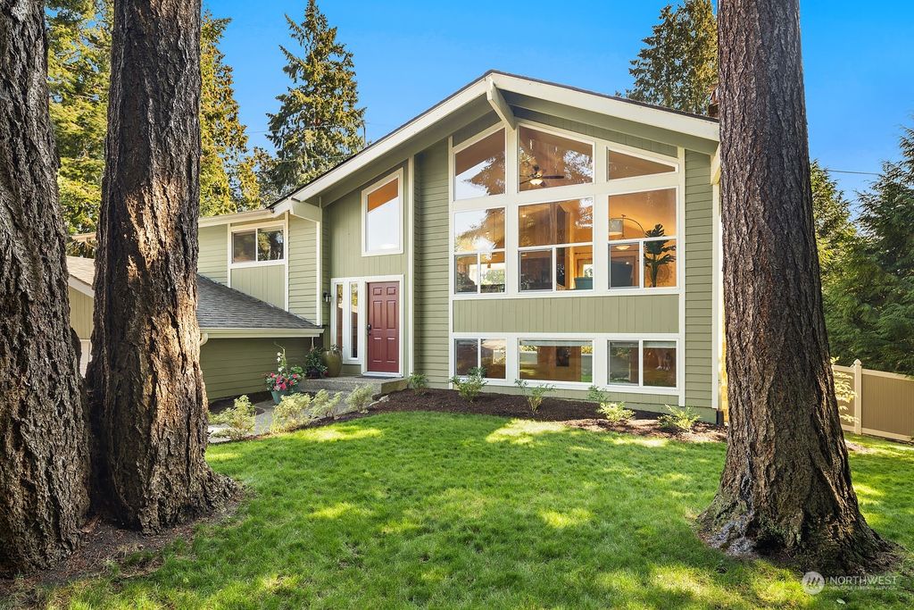 Photo of 1616 5th Place, Kirkland, WA 98033 (MLS # 1995205)