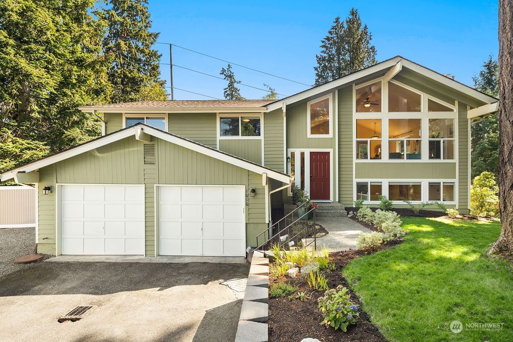Photo of 1616 5th Place, Kirkland, WA 98033 (MLS # 1995205)