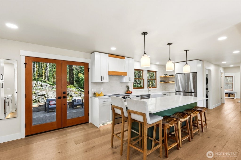 Photo of 7238 Lakemont Boulevard SE, Bellevue, WA 98006 (MLS # 2555990)