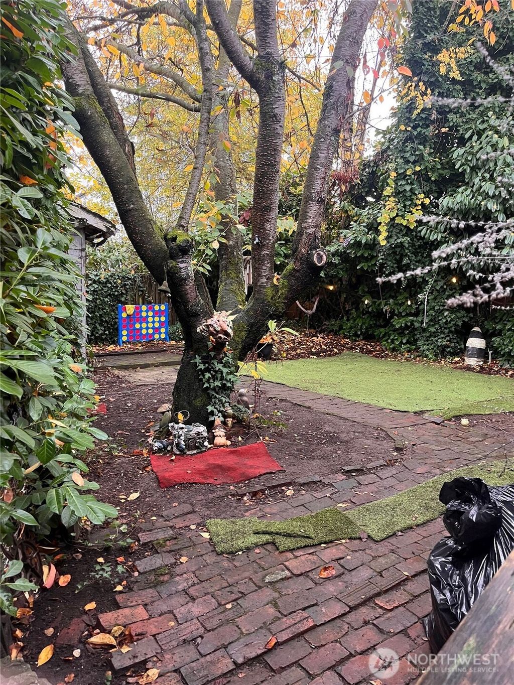 Photo of 1612 N 50th Street, Seattle, WA 98103 (MLS # 2460651)