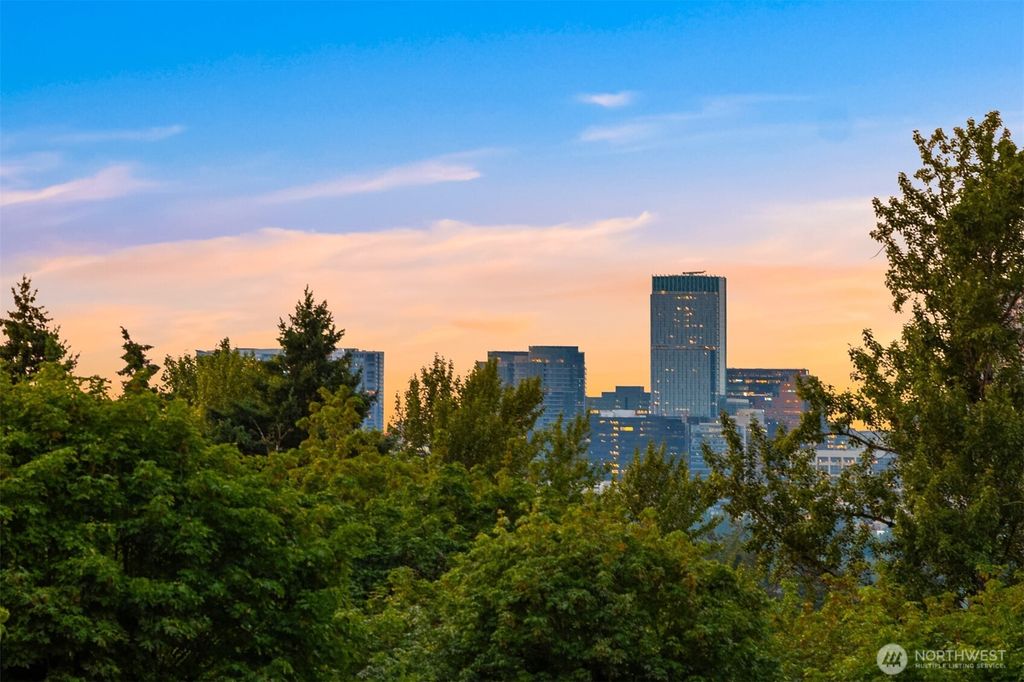 Photo of 12218 SE 47th Place, Bellevue, WA 98006 (MLS # 2555850)