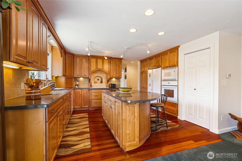 6994 Helweg Lane