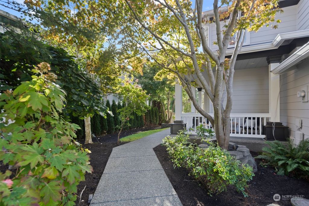 Photo of 719 239th Lane SE, Sammamish, WA 98074 (MLS # 2300284)