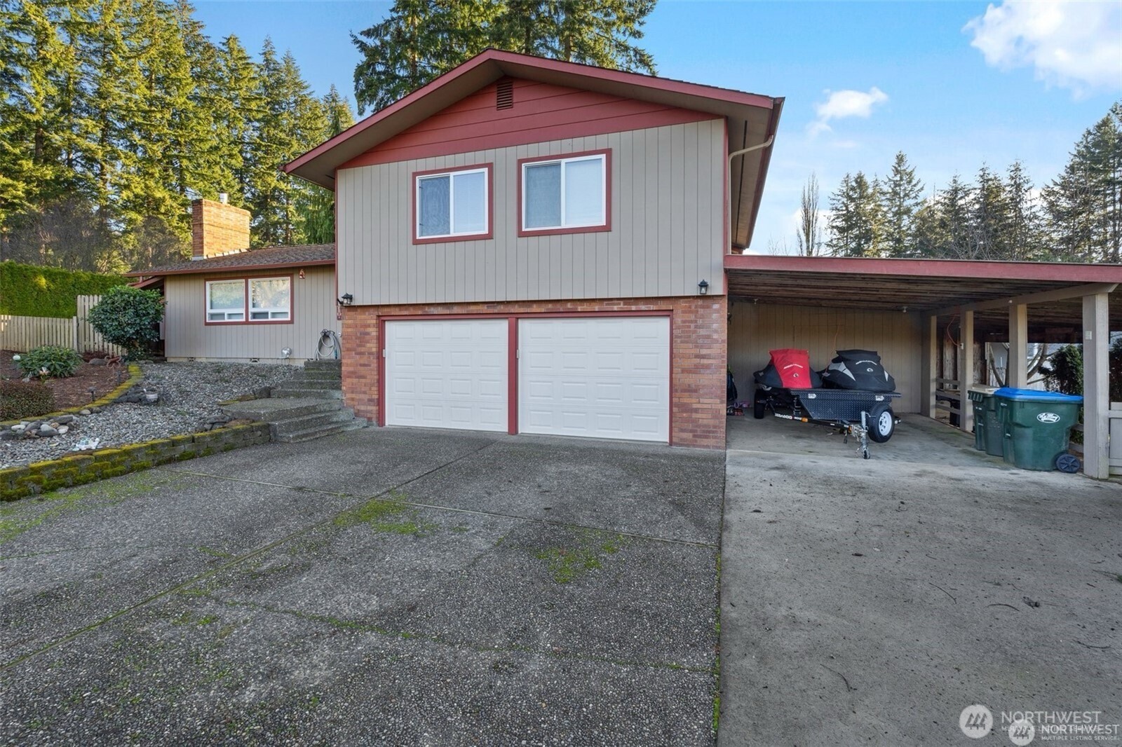 203 E Parkwood Court