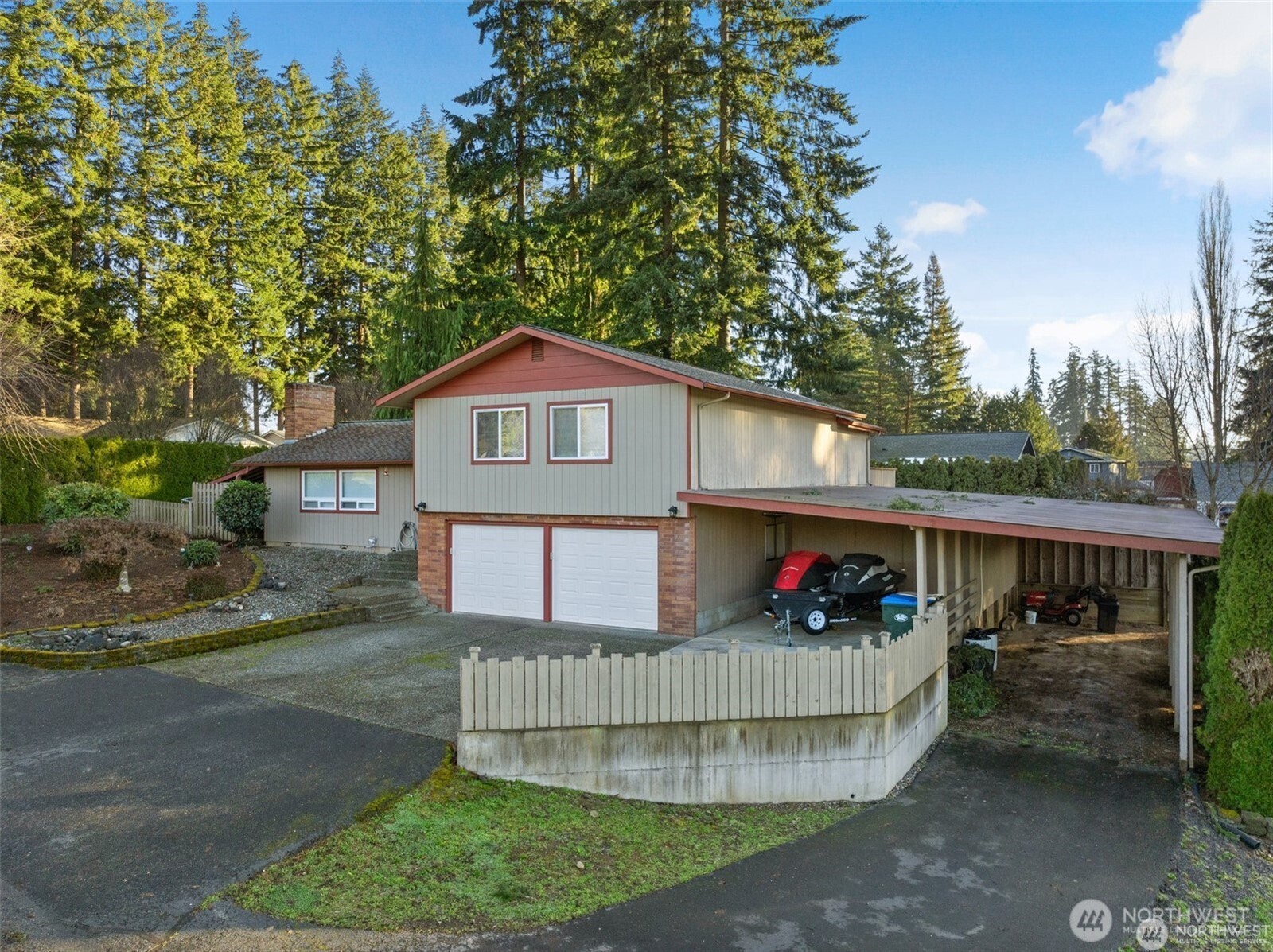 203 E Parkwood Court