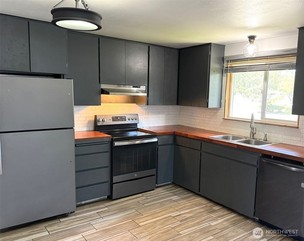 Photo of 913 G Street, Westport, WA 98595 (MLS # 2525781)