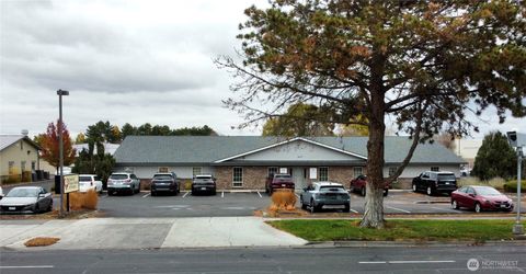 Photo of 1417 S Pioneer Way, Moses Lake, WA 98837 (MLS # 2452618)