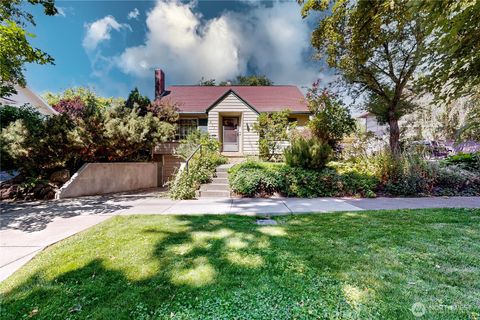 Photo of 811 Estrella Street, Walla Walla, WA 99362 (MLS # 2400317)