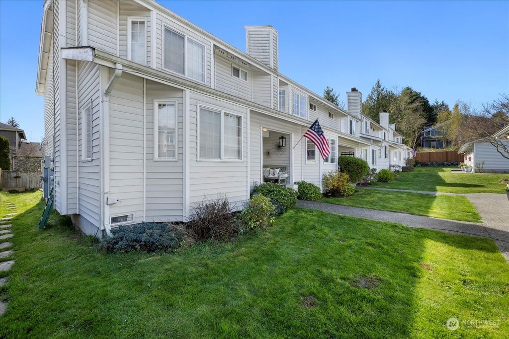 Photo of 720 168th Place SW #102, Lynnwood, WA 98037 (MLS # 2219470)