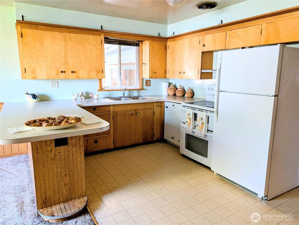 Photo of 804 E 5th Avenue, Ellensburg, WA 98926 (MLS # 2566485)