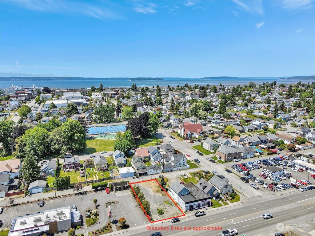 Photo of 2410 &amp; 2412 Broadway, Everett, WA 98201 (MLS # 2101793)