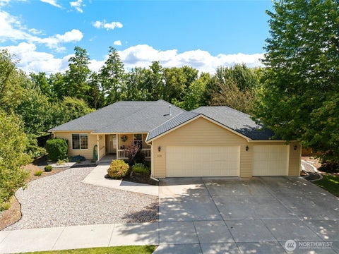 Photo of 224 Austin Street, Walla Walla, WA 99362 (MLS # 2527403)