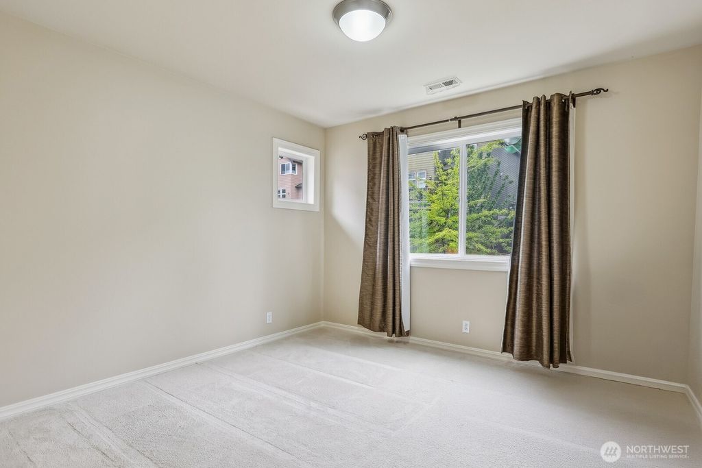 listing image 9363885925353838398