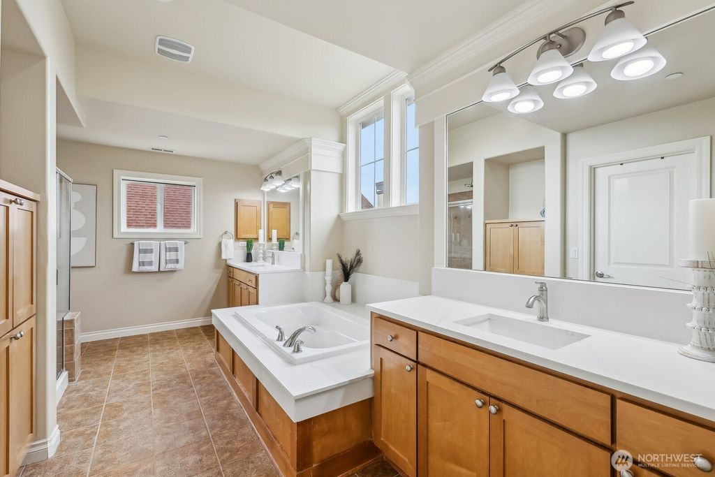 listing image 9365481673264636699