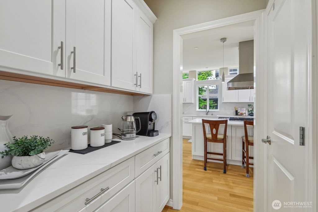 listing image 9366505374210270348