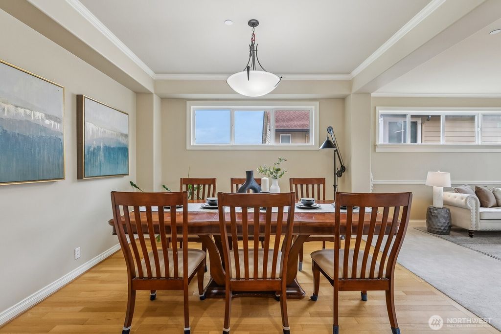 listing image 9364782495171335295
