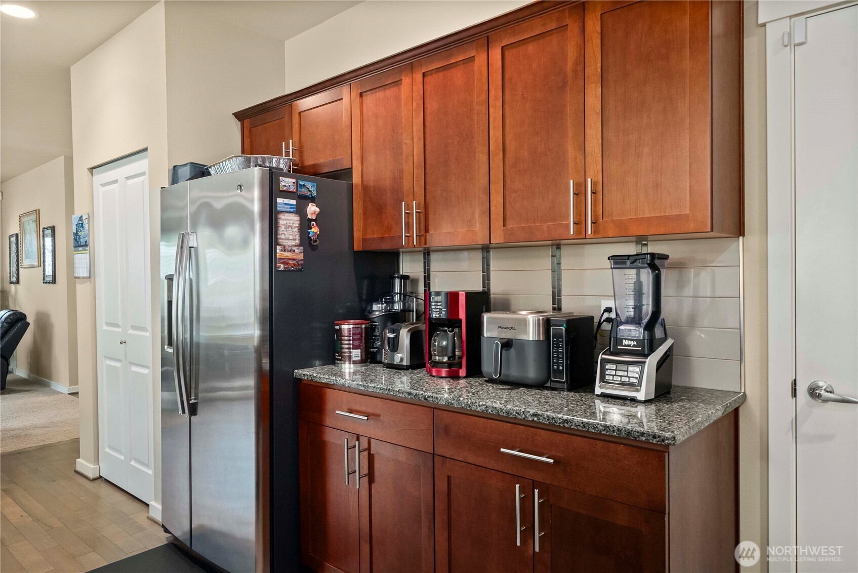 6321 Victoria Avenue SE