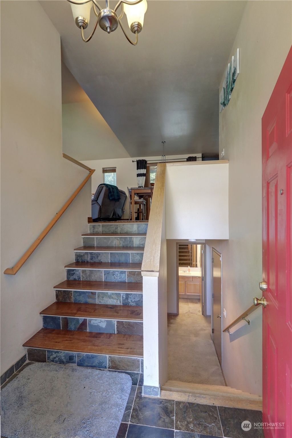 Photo of 927 SW 319th Place, Federal Way, WA 98023 (MLS # 2056214)