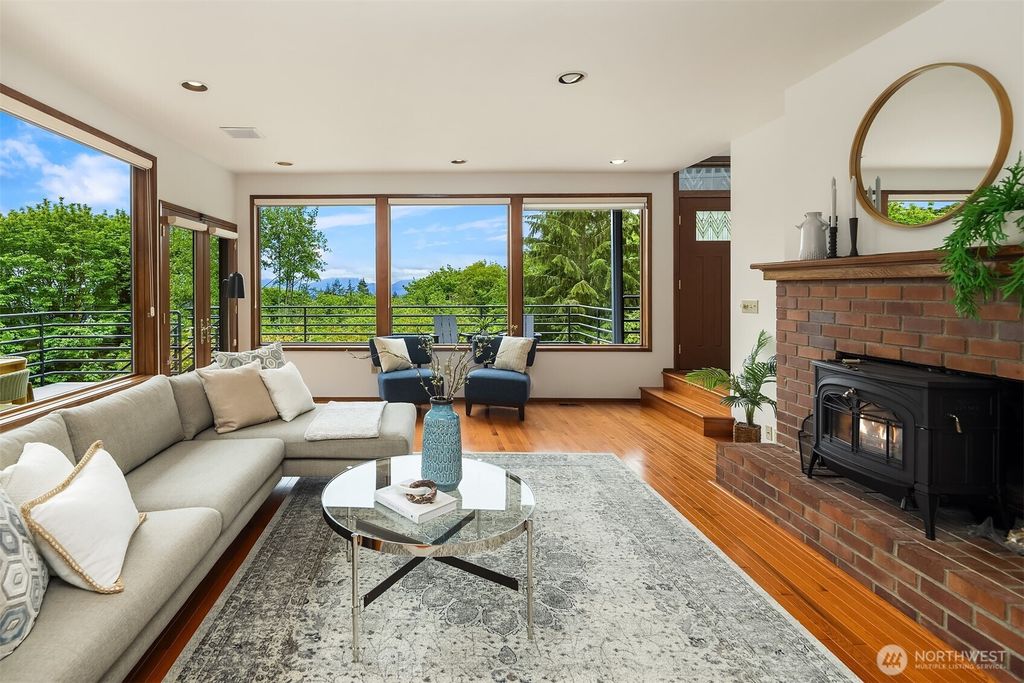 Photo of 6035 173rd Avenue SE, Bellevue, WA 98006 (MLS # 2375781)