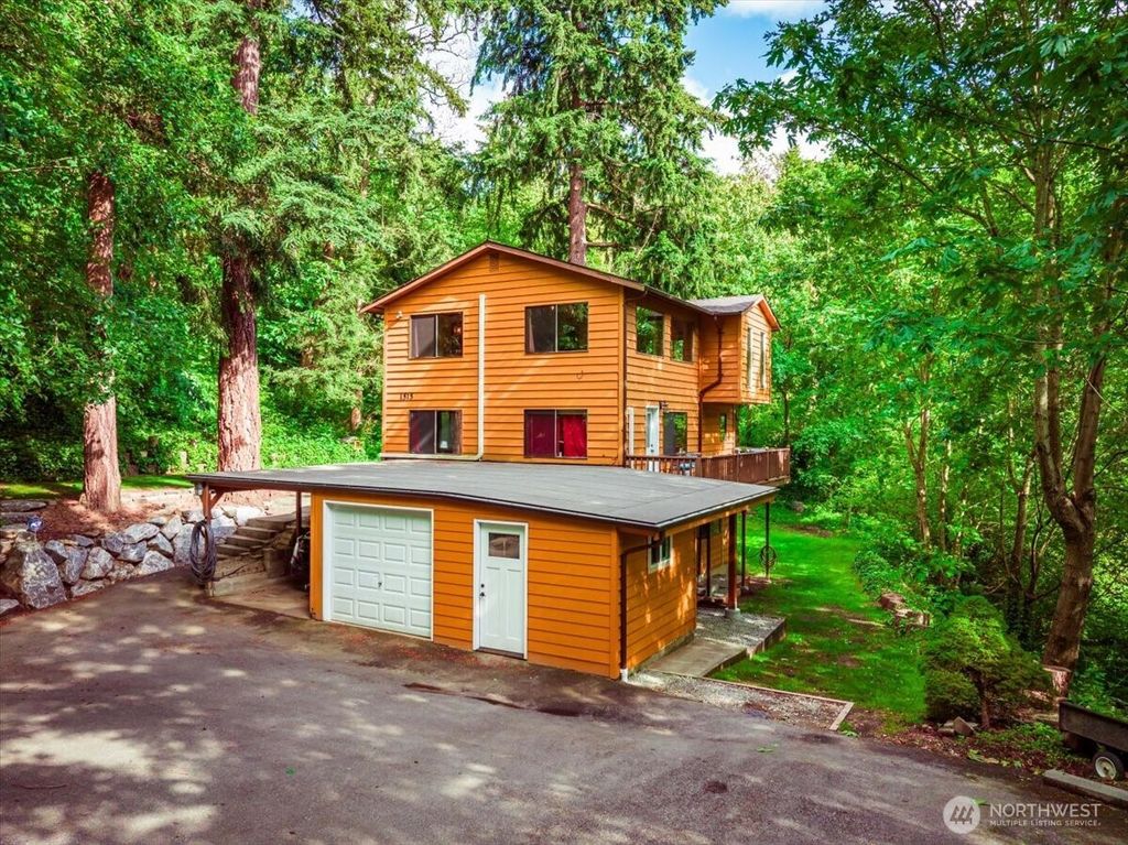 Photo of 1515 SW 124th Street, Burien, WA 98146 (MLS # 2377731)