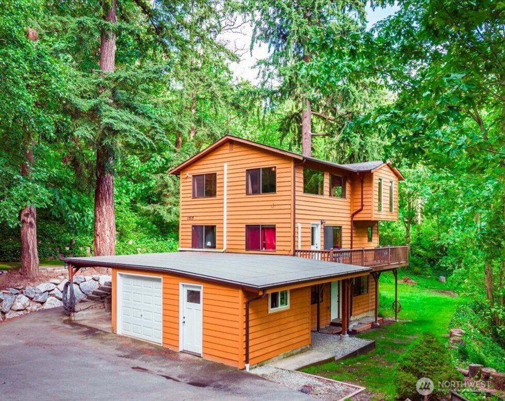 Photo of 1515 SW 124th Street, Burien, WA 98146 (MLS # 2377731)