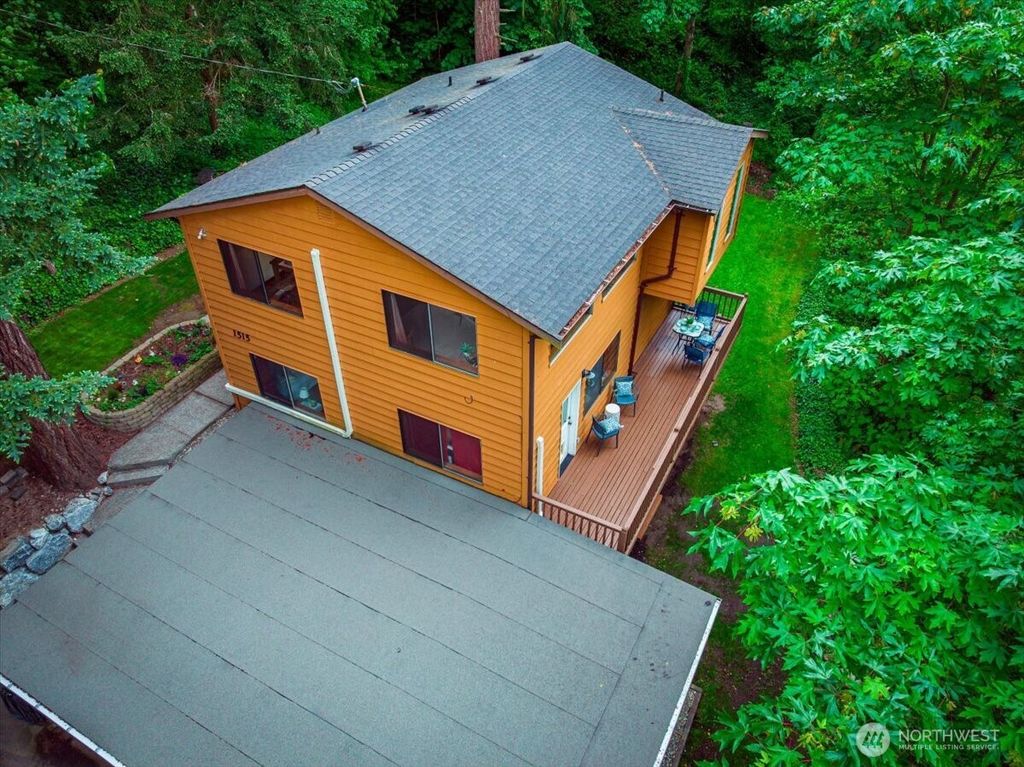 Photo of 1515 SW 124th Street, Burien, WA 98146 (MLS # 2377731)