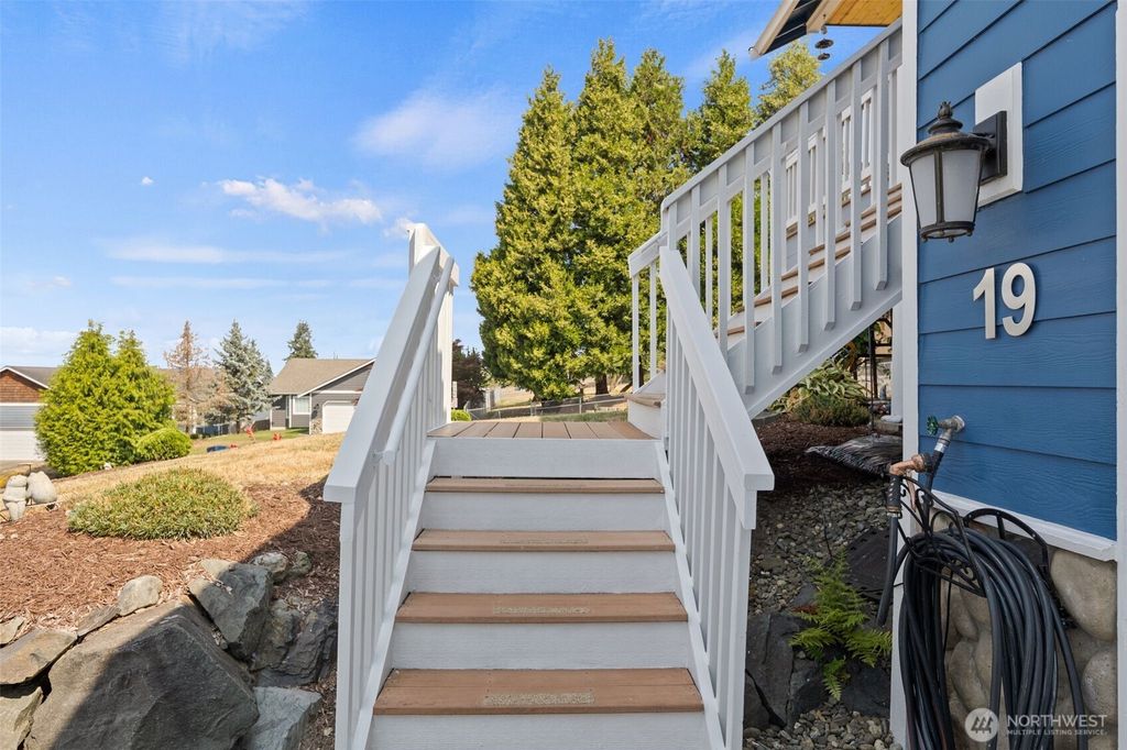 Photo of 19 80th Drive NE, Lake Stevens, WA 98258 (MLS # 2498808)