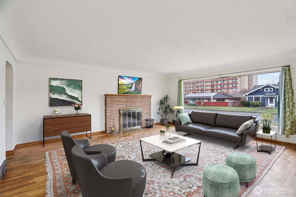 Photo of 1527 J Street SE, Auburn, WA 98002 (MLS # 2485875)