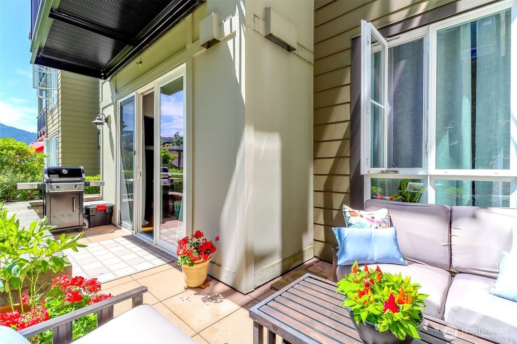 Photo of 1840 25th Avenue NE #204, Issaquah, WA 98029 (MLS # 2405030)