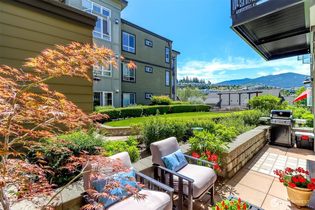 Photo of 1840 25th Avenue NE #204, Issaquah, WA 98029 (MLS # 2405030)