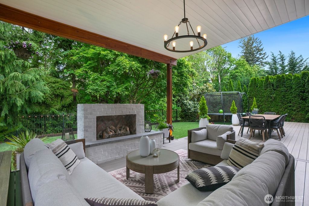Photo of 808 275th Place SE, Sammamish, WA 98075 (MLS # 2523637)