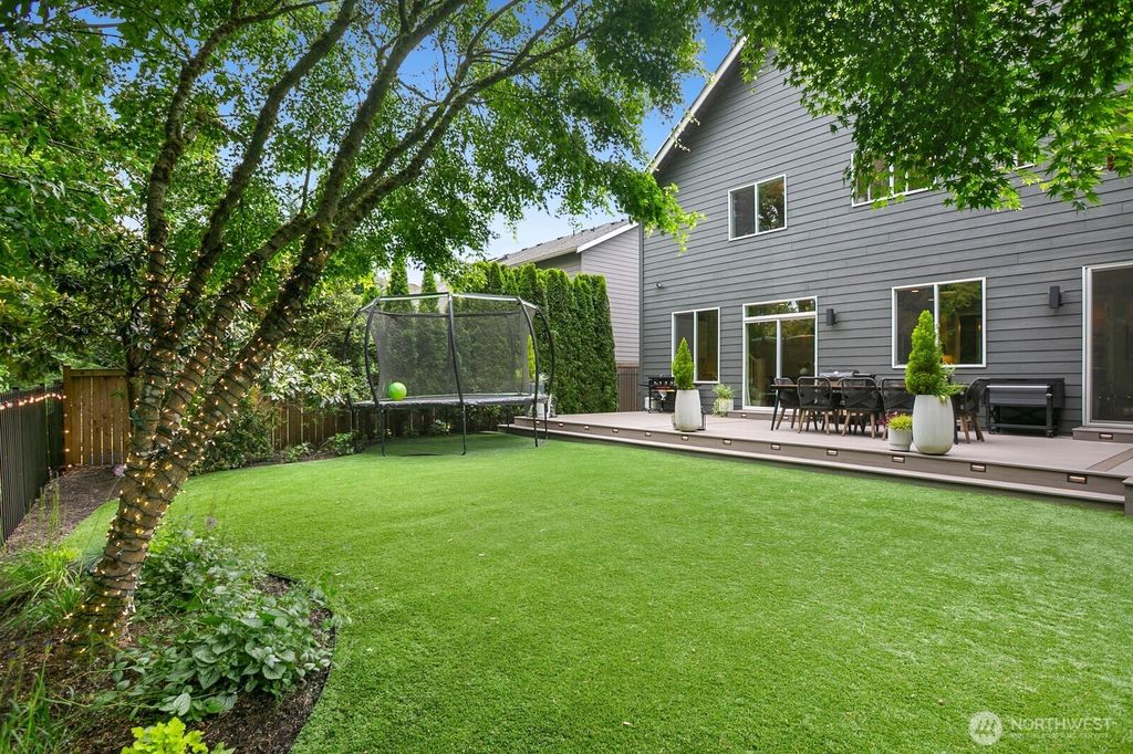 Photo of 808 275th Place SE, Sammamish, WA 98075 (MLS # 2523637)