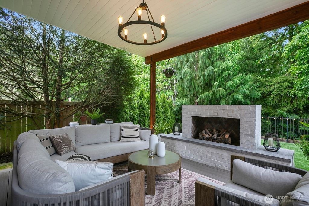 Photo of 808 275th Place SE, Sammamish, WA 98075 (MLS # 2523637)
