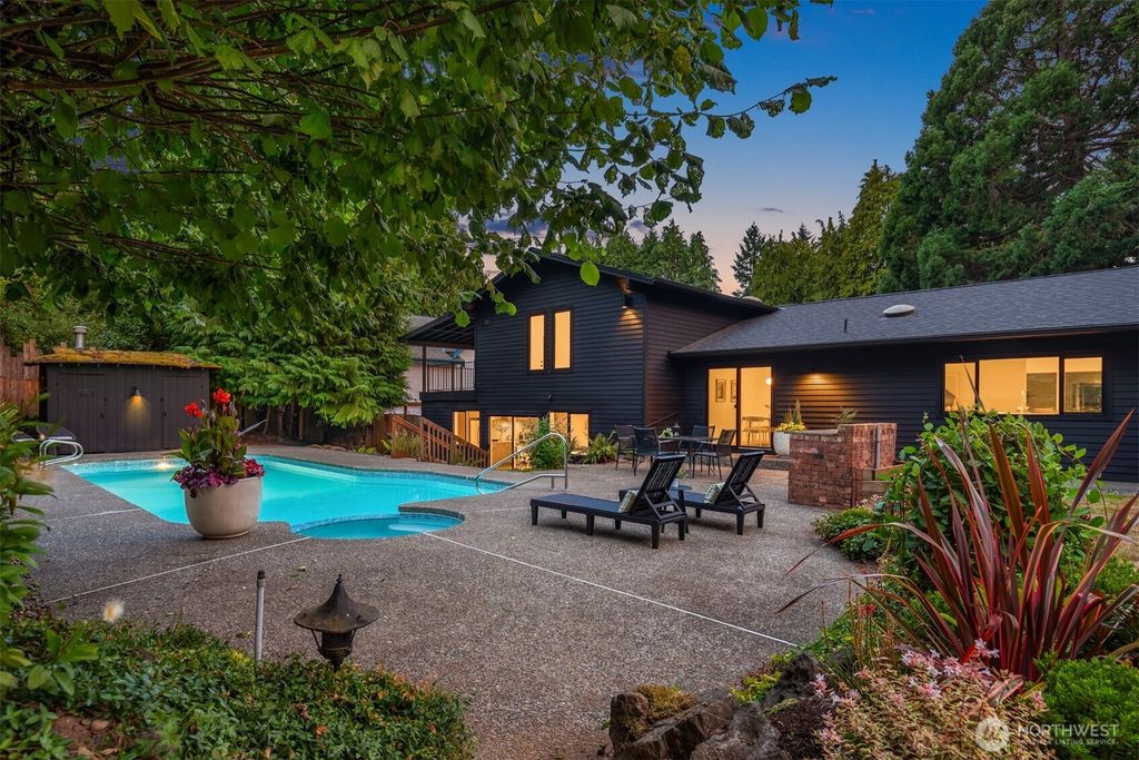 Photo of 21000 Marine View Drive SW, Normandy Park, WA 98166 (MLS # 2421372)