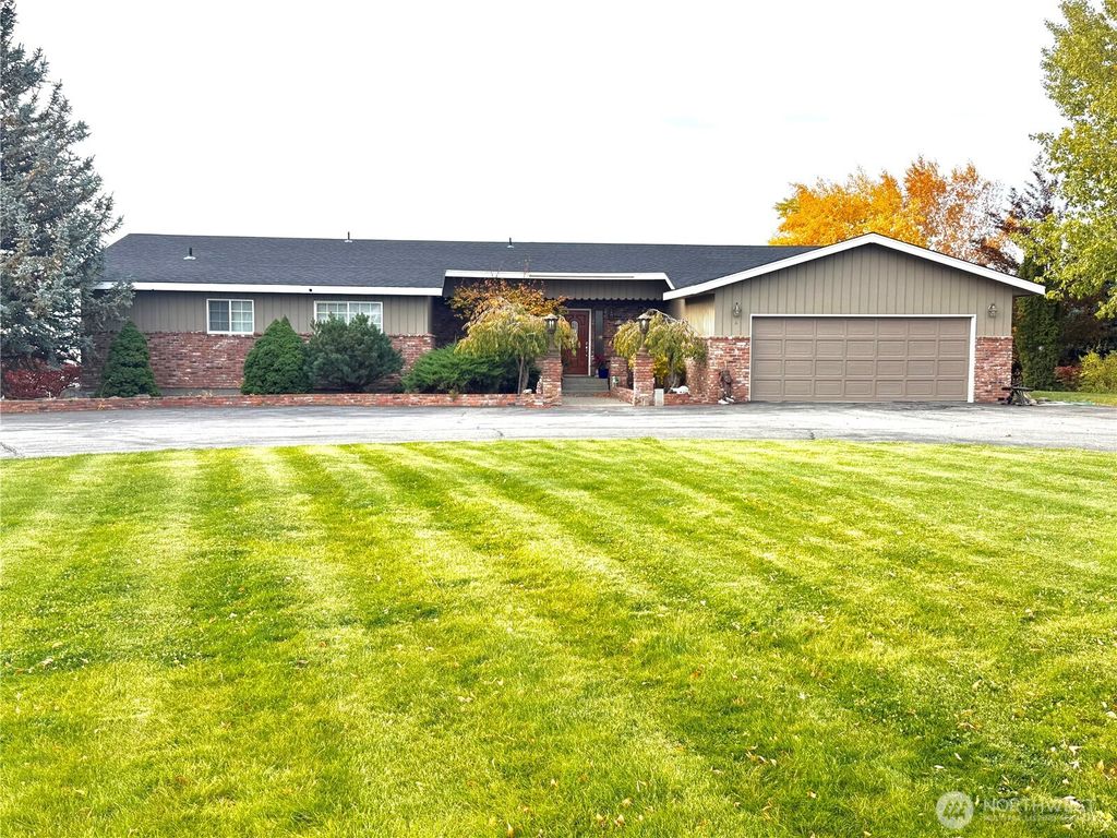 Photo of 6 Allen Lane, Omak, WA 98841 (MLS # 2445692)