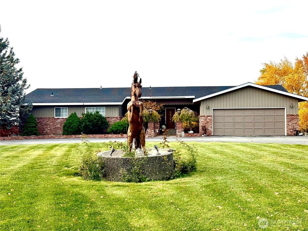 Photo of 6 Allen Lane, Omak, WA 98841 (MLS # 2445692)