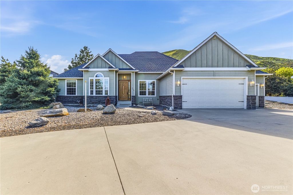 Photo of 308 Kray Ike Court, Wenatchee, WA 98801 (MLS # 2514619)