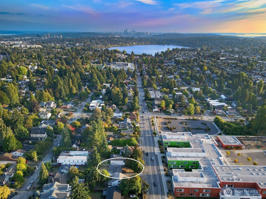 Photo of 9042 Wallingford Avenue N, Seattle, WA 98103 (MLS # 2433322)
