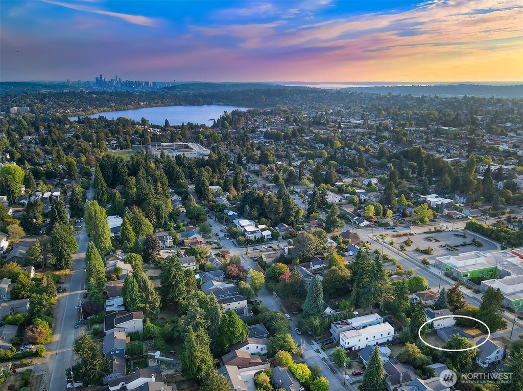 Photo of 9042 Wallingford Avenue N, Seattle, WA 98103 (MLS # 2433322)